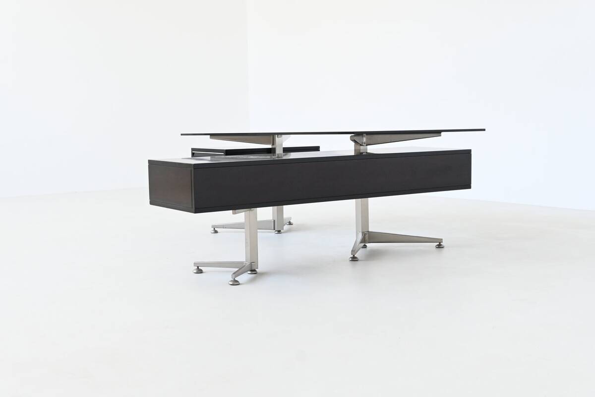Bureau d'angle exécutif Abbondinterni en acajou et verre, Italie, 1970