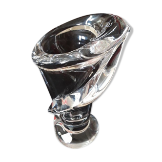 Vase  de la cristallerie de vannes le châtel  " corne d’abondance verticalisée " années 70