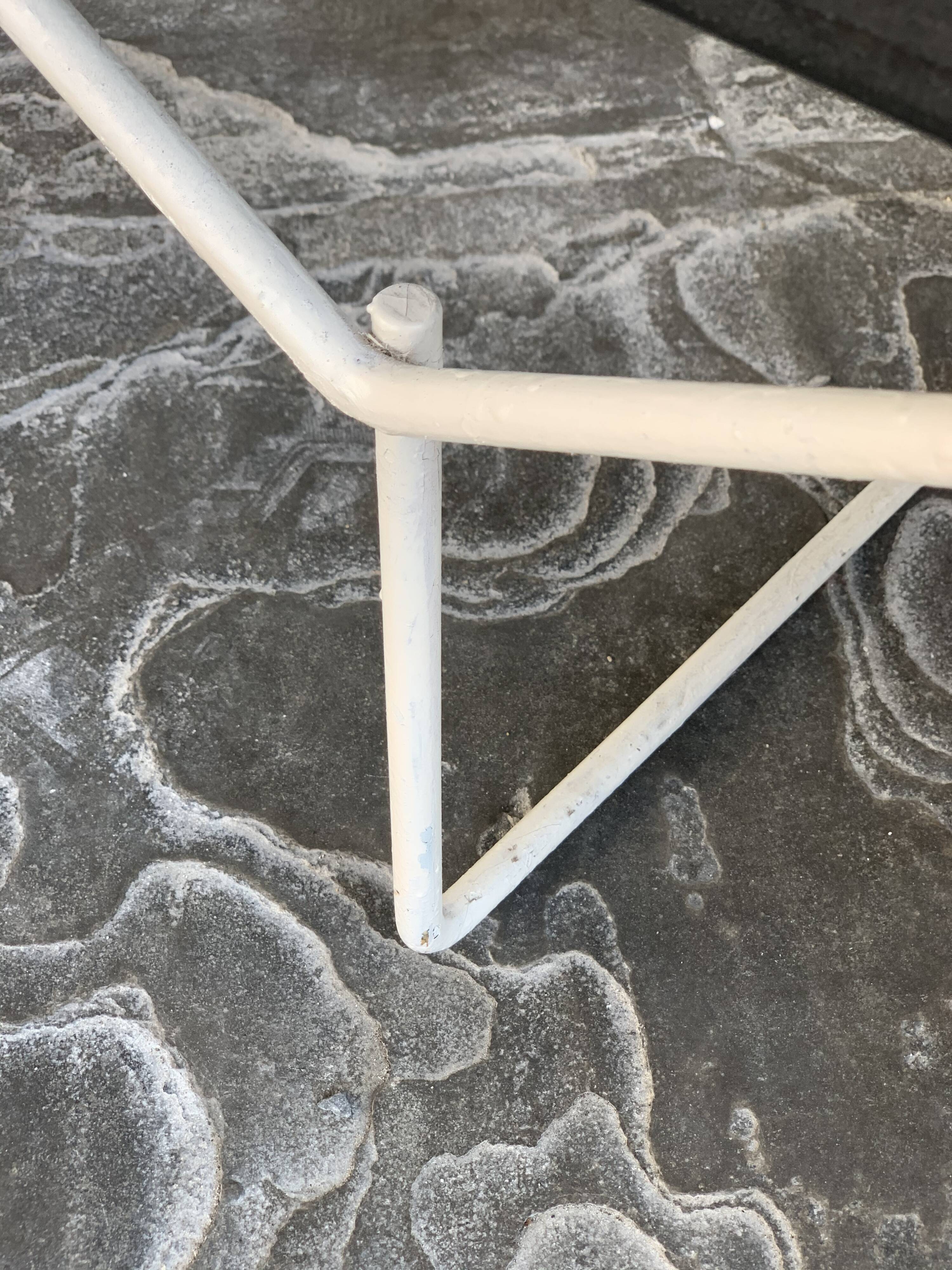 Banc d'harry bertoia aux éditions knoll