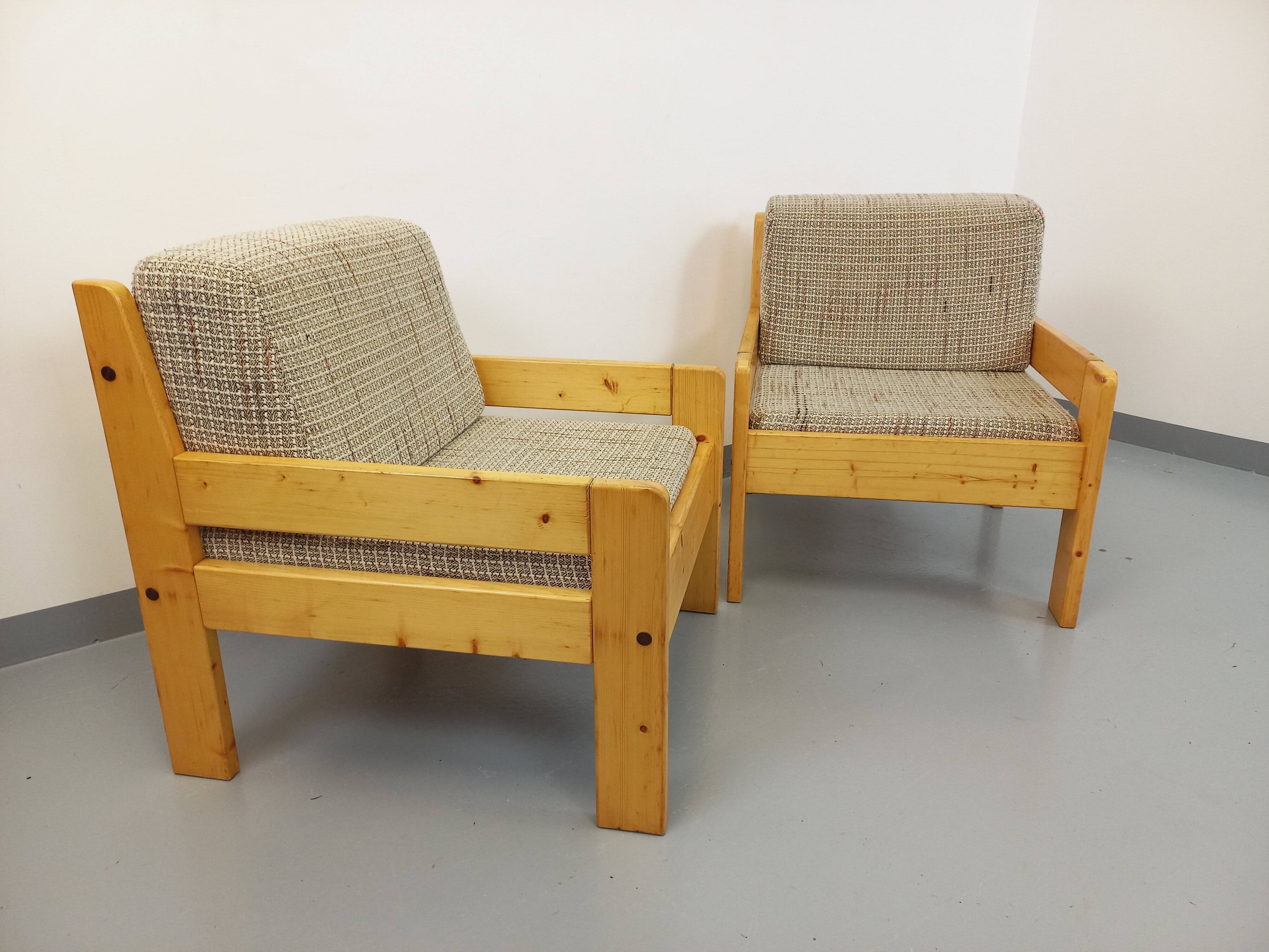 Set of 2 vintage fireside chairs in pine and fabric from the 70s