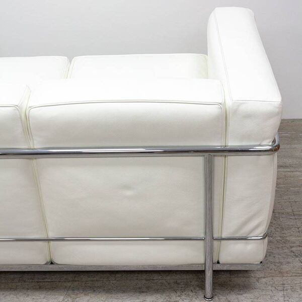 Canapé 2 places LC2 de marque Cassina en cuir Blanc
