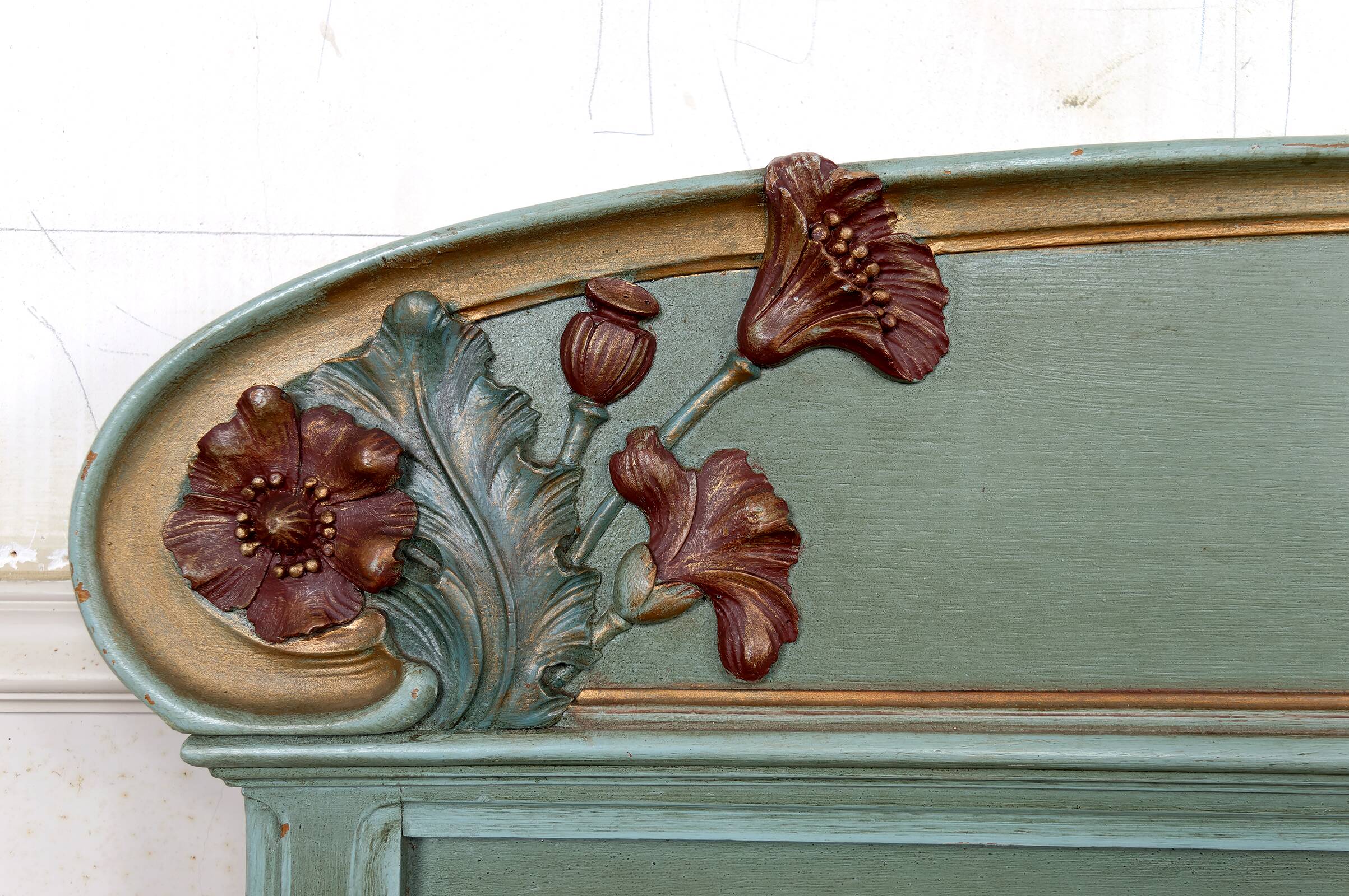 Art Nouveau bed in carved and painted wood, Poppies, Circa 1900