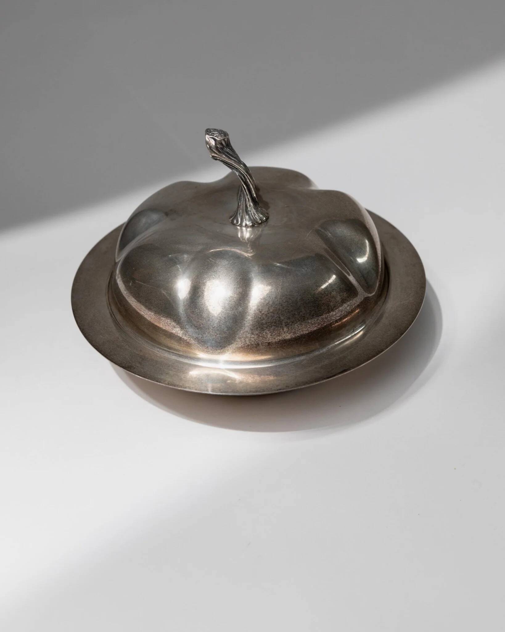 Silver-plated pumpkin-shaped bowl with lift-off lid, 1940s vintage centerpiece in metal