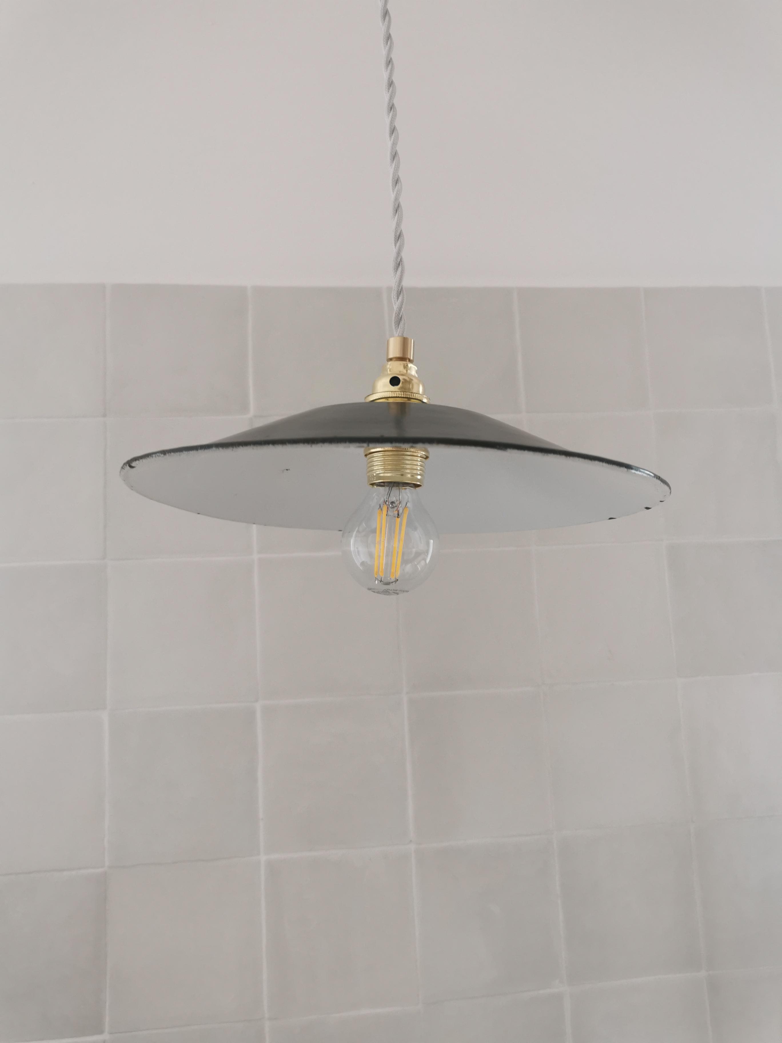 Suspension enamel iron plate old black