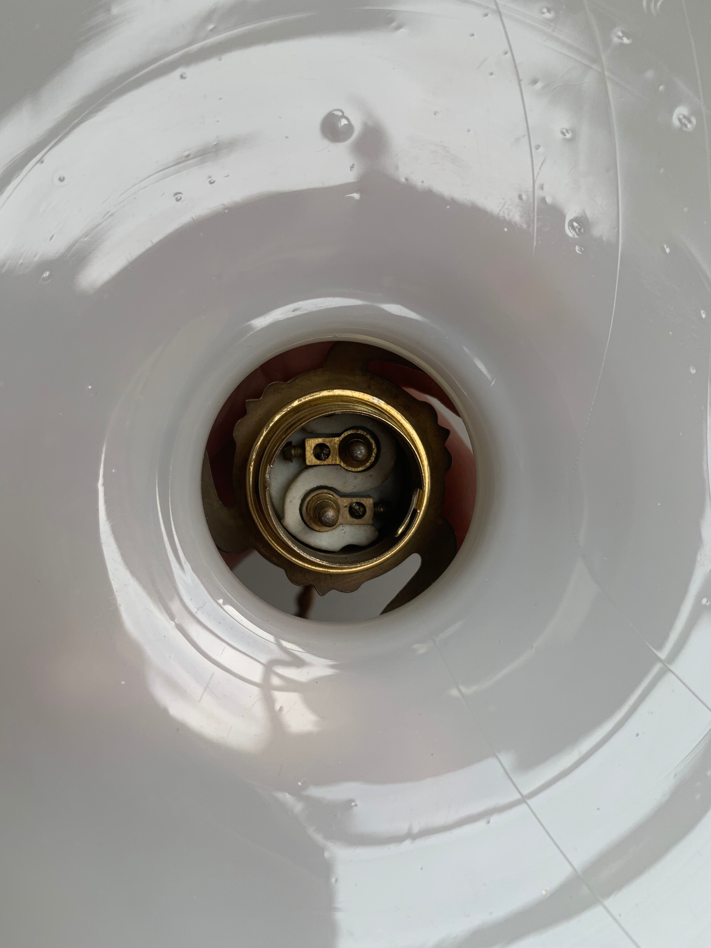 Opaline suspension with brass claw