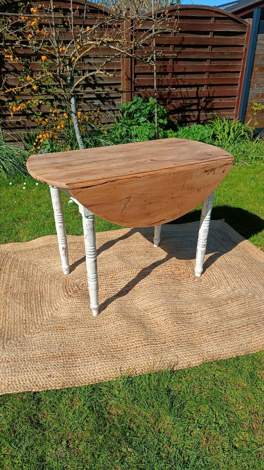 Antique round walnut table – sanded solid wood top
