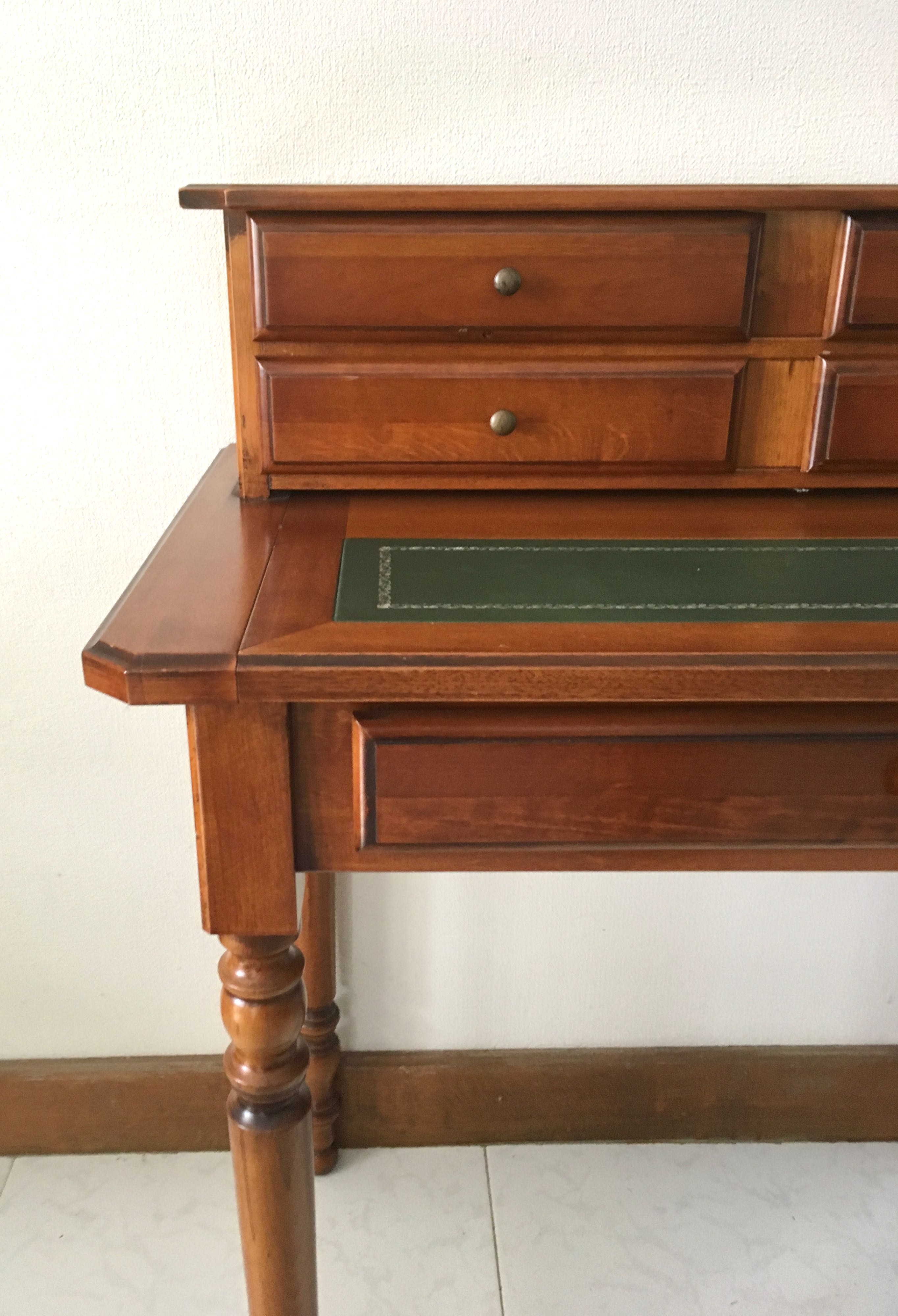 Bureau merisier à tablette rétractable