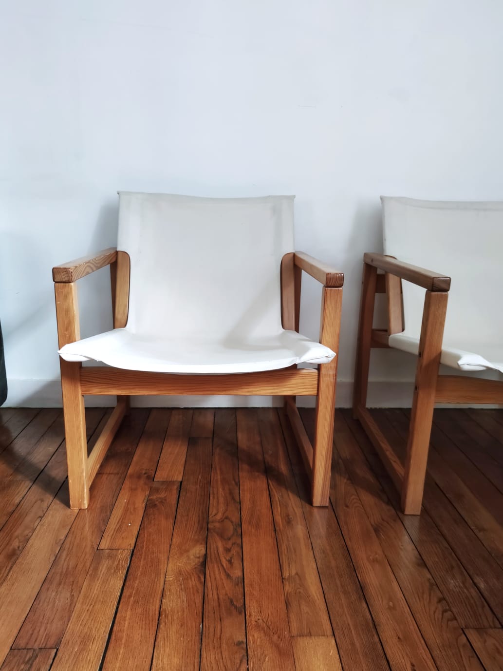 Paire de fauteuils toilés années 70