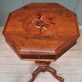 Octagonal tray worker