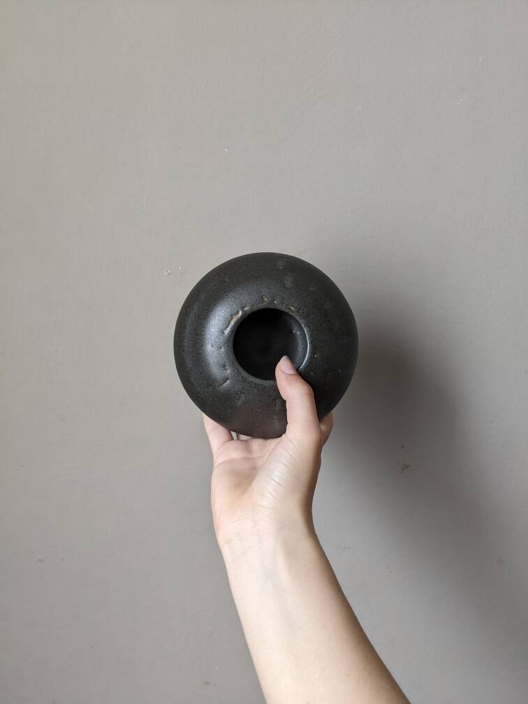 Vase en céramique artisanale japandi