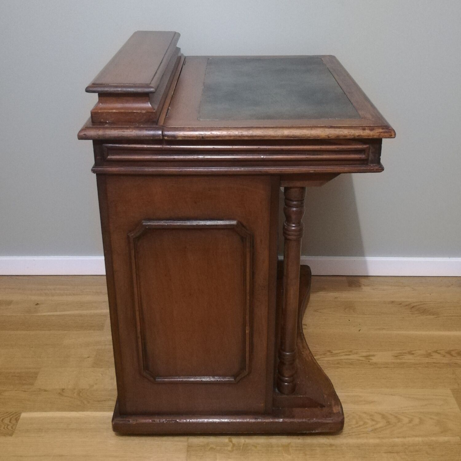 English secretary Davenport