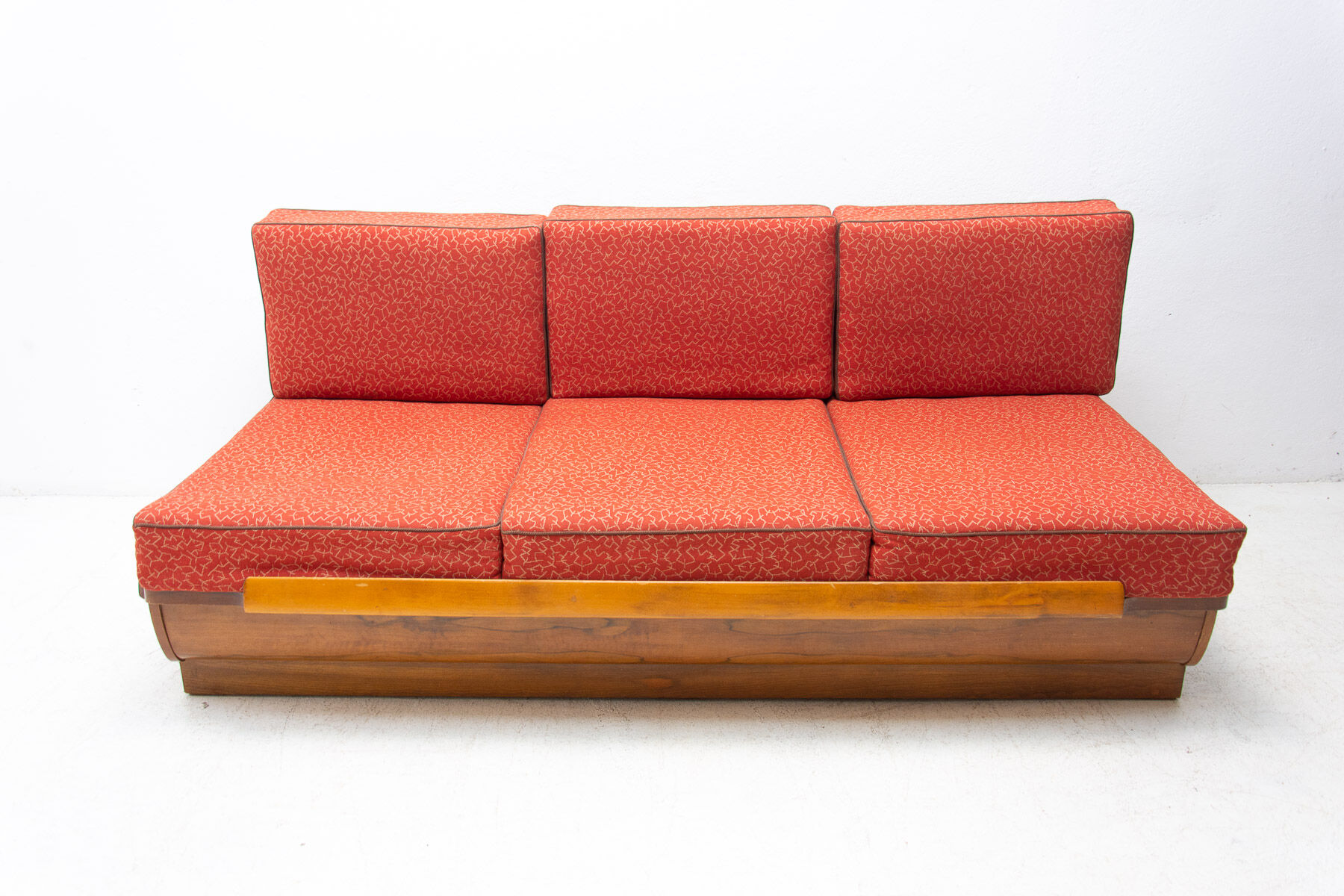 Mid century sofabed in walnut by Jindrich Halabala for UP Zavody, 1950´s