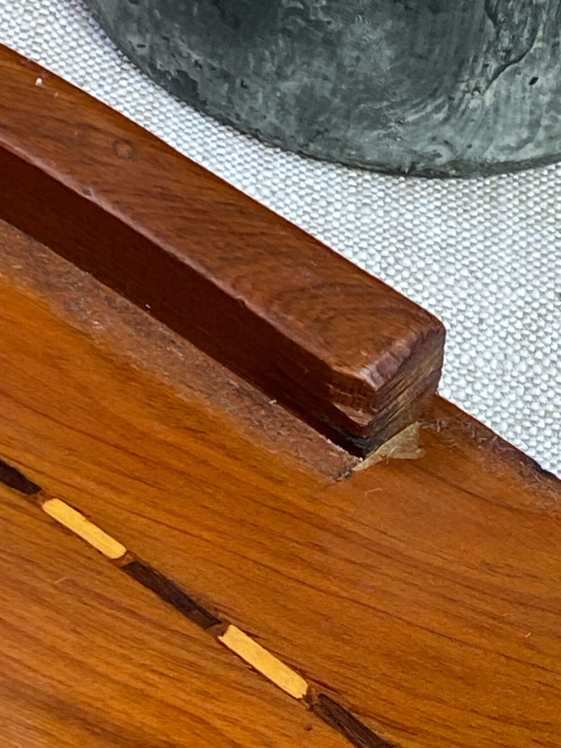 Wooden tray, inlaid decoration with marquetry and mother-of-pearl.
