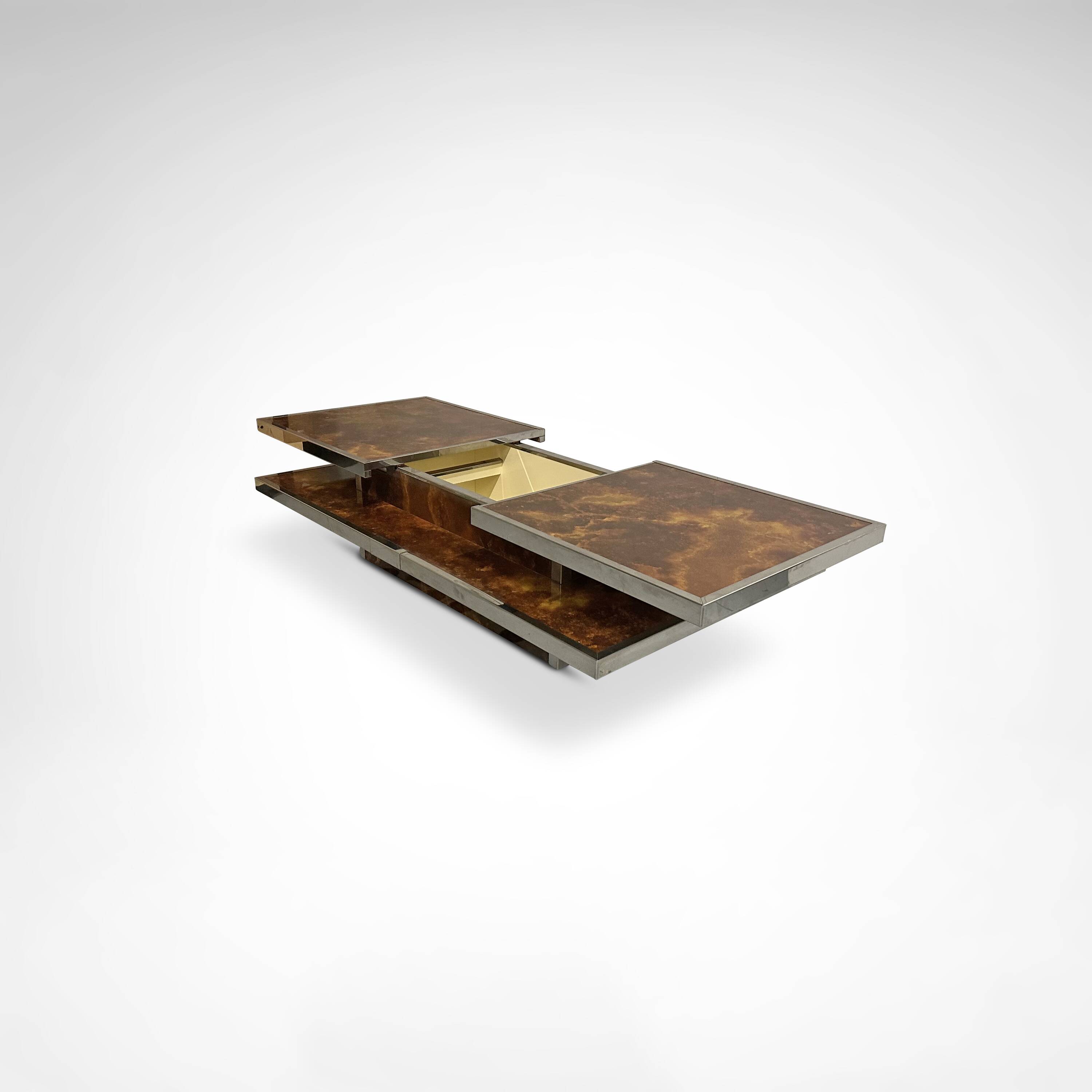 Table basse en bois de noyer à deux niveaux et métal avec bar intégré, France, années 1980.
