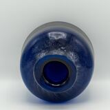 Vase en verre Scavo Murano Seguso bleu cobalt, soufflé à la main, années 1980, finition brutaliste.