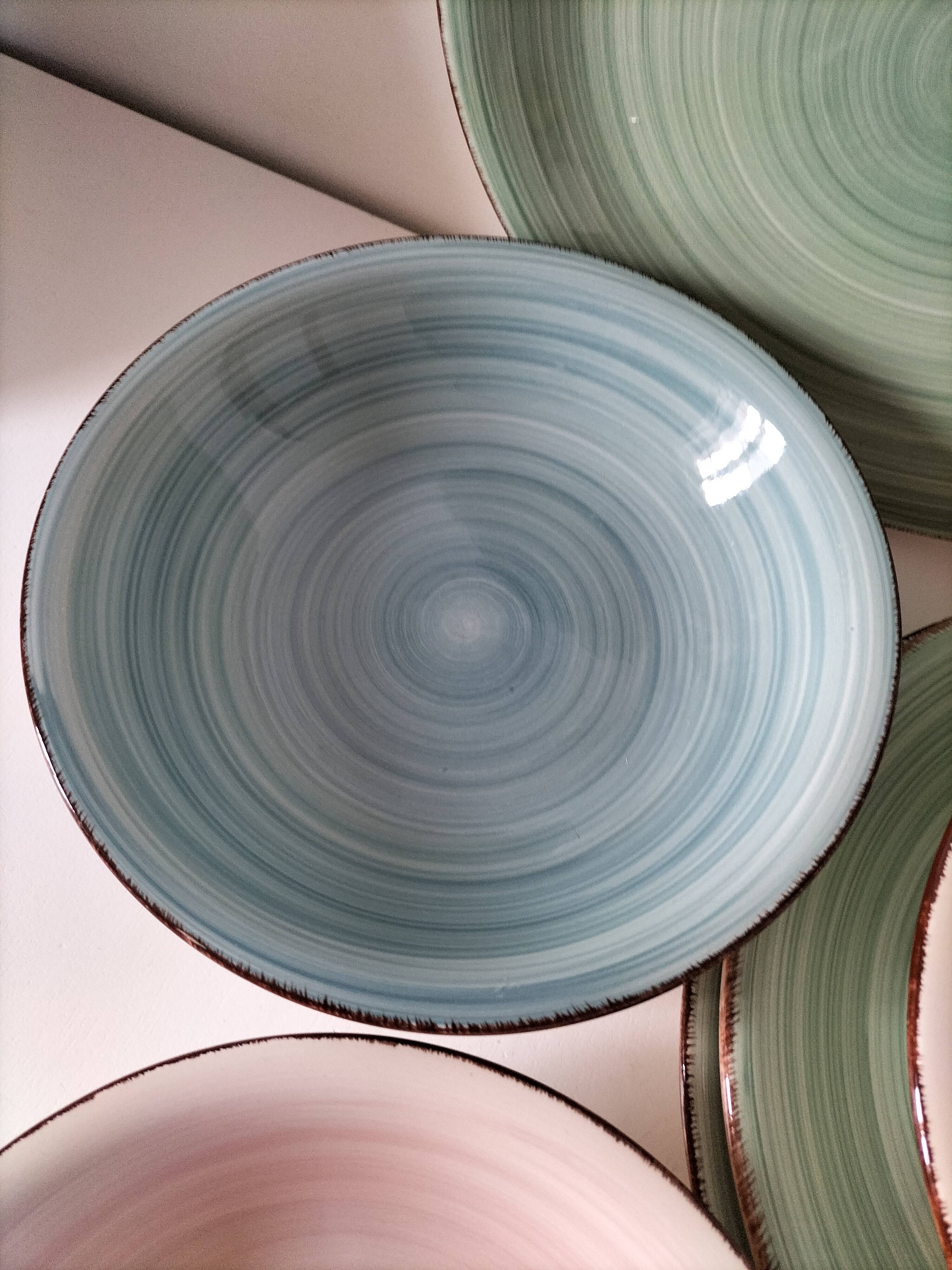 Set of 7 vintage flat and deep plates