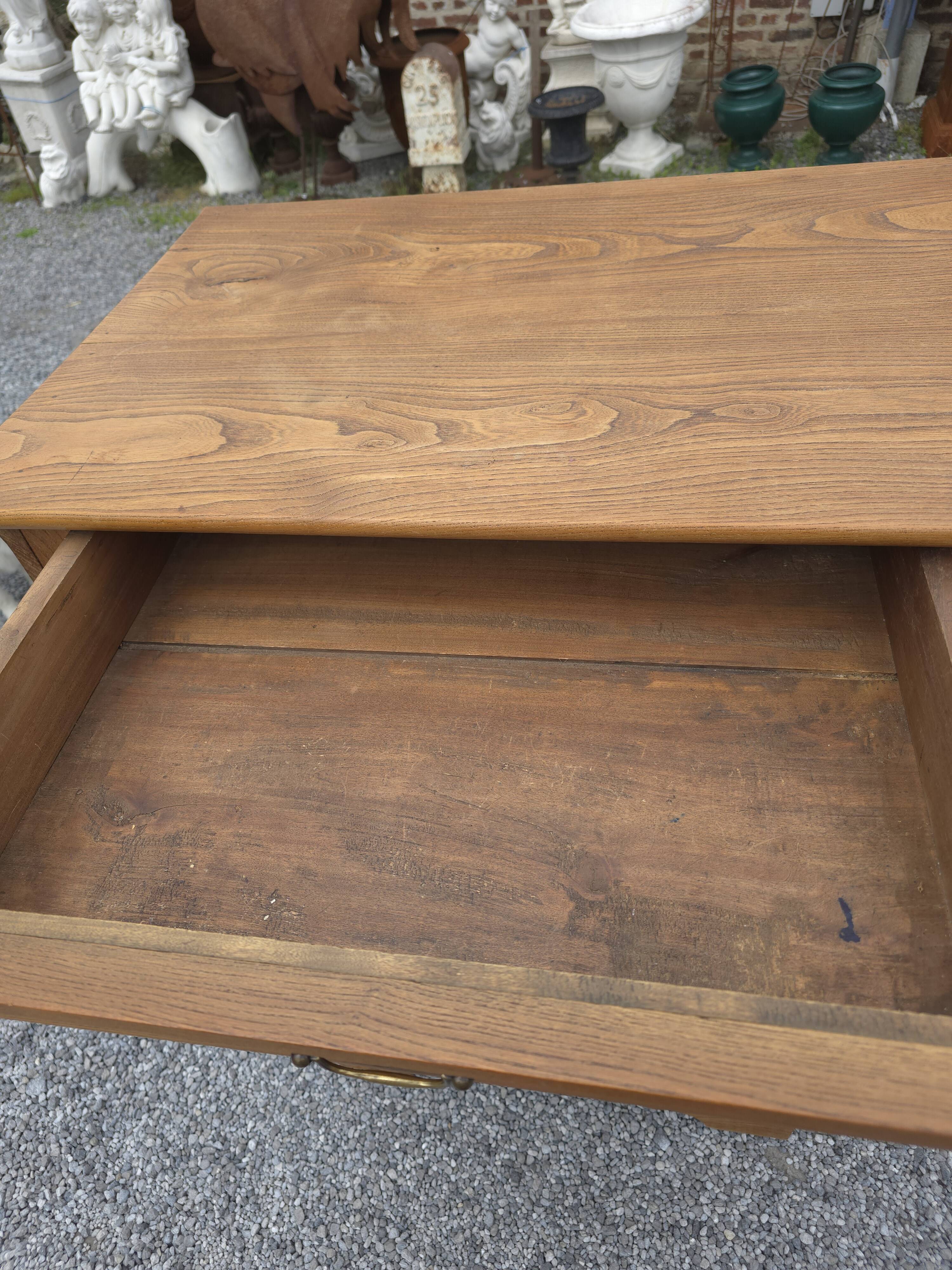 Buffet cabinet in solid elm