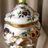 Soupière ou légumier en porcelaine peint a la maison le tallec paris france decor floral