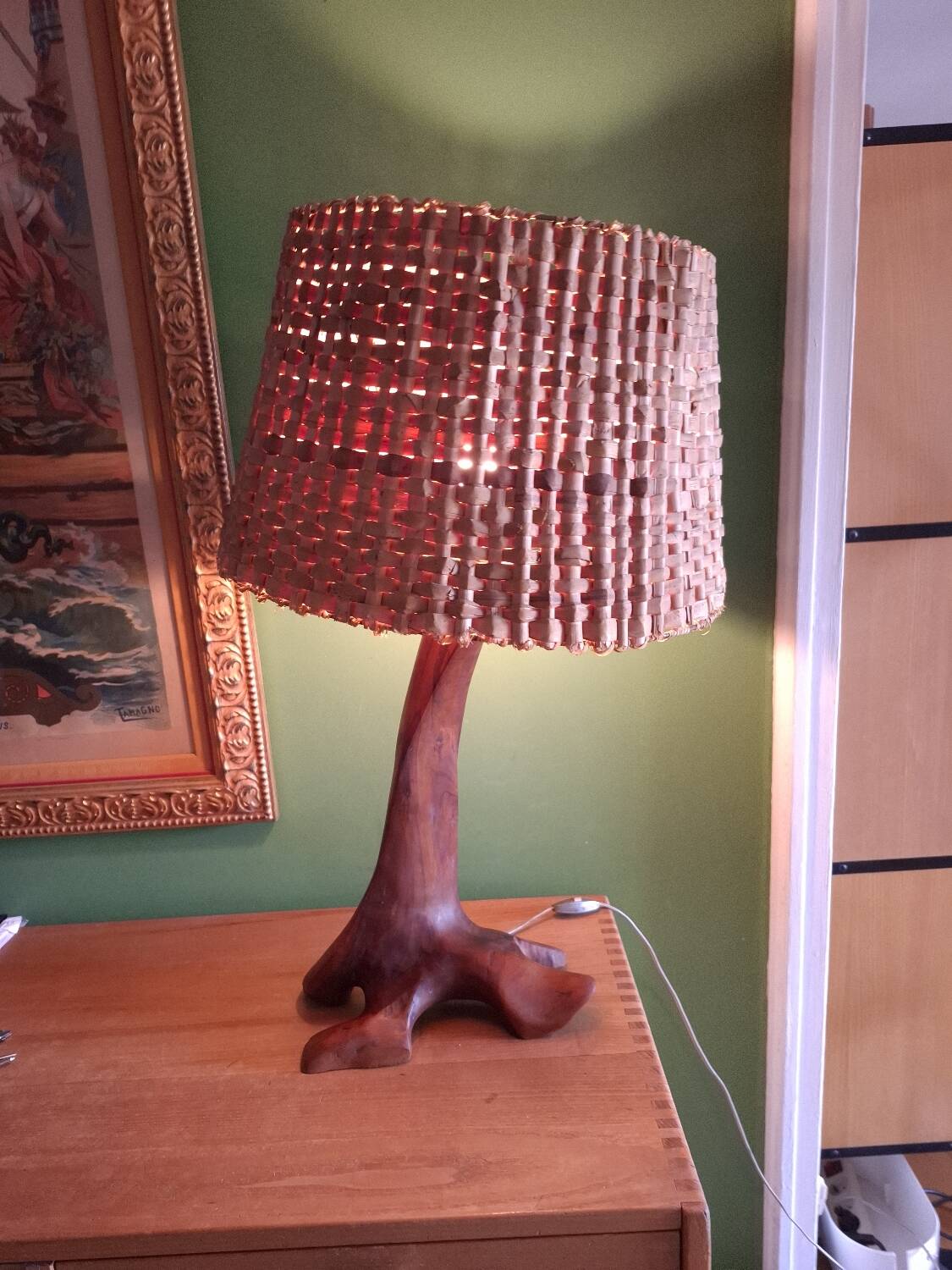 Lampe brutaliste , bois d'olivier