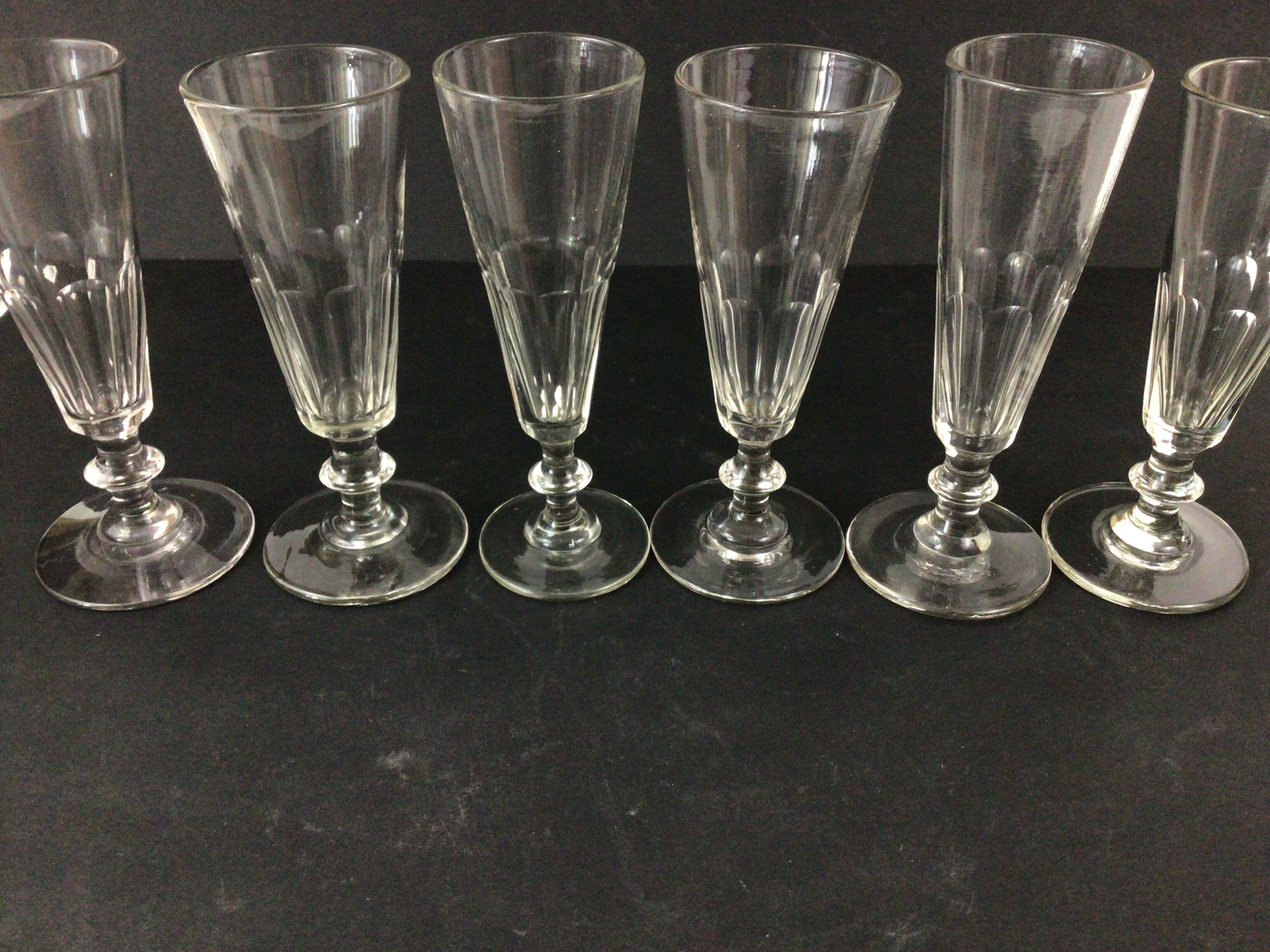 Suite of 6 champagne flutes in old glass