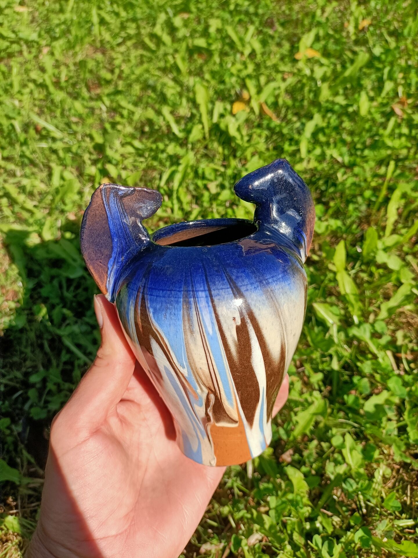 Ceramic vase with equestrian motif