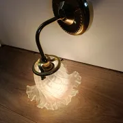 Chic retro wall light in gold brass & pink glass tulip