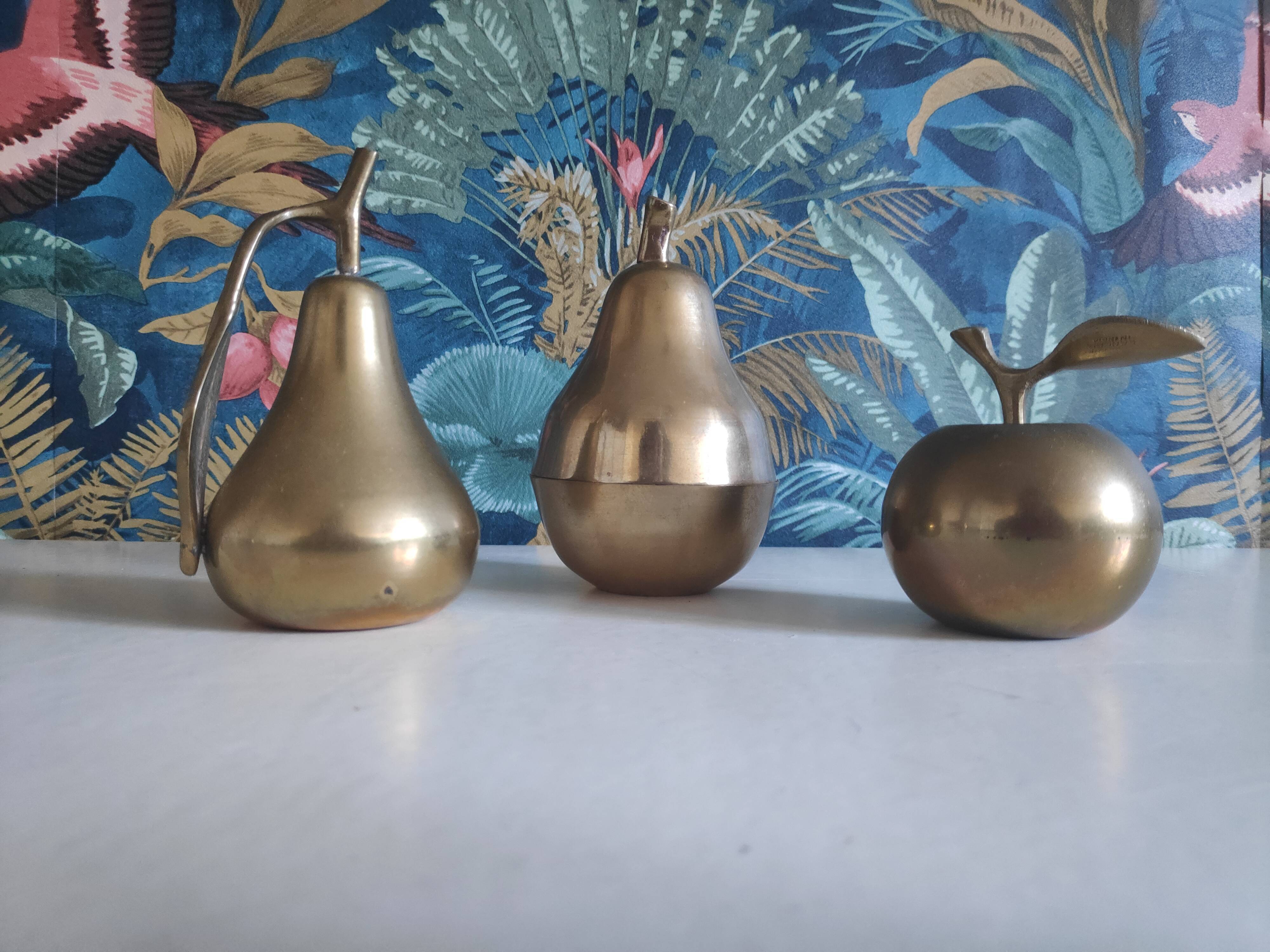 2 pears and 1 brass apple