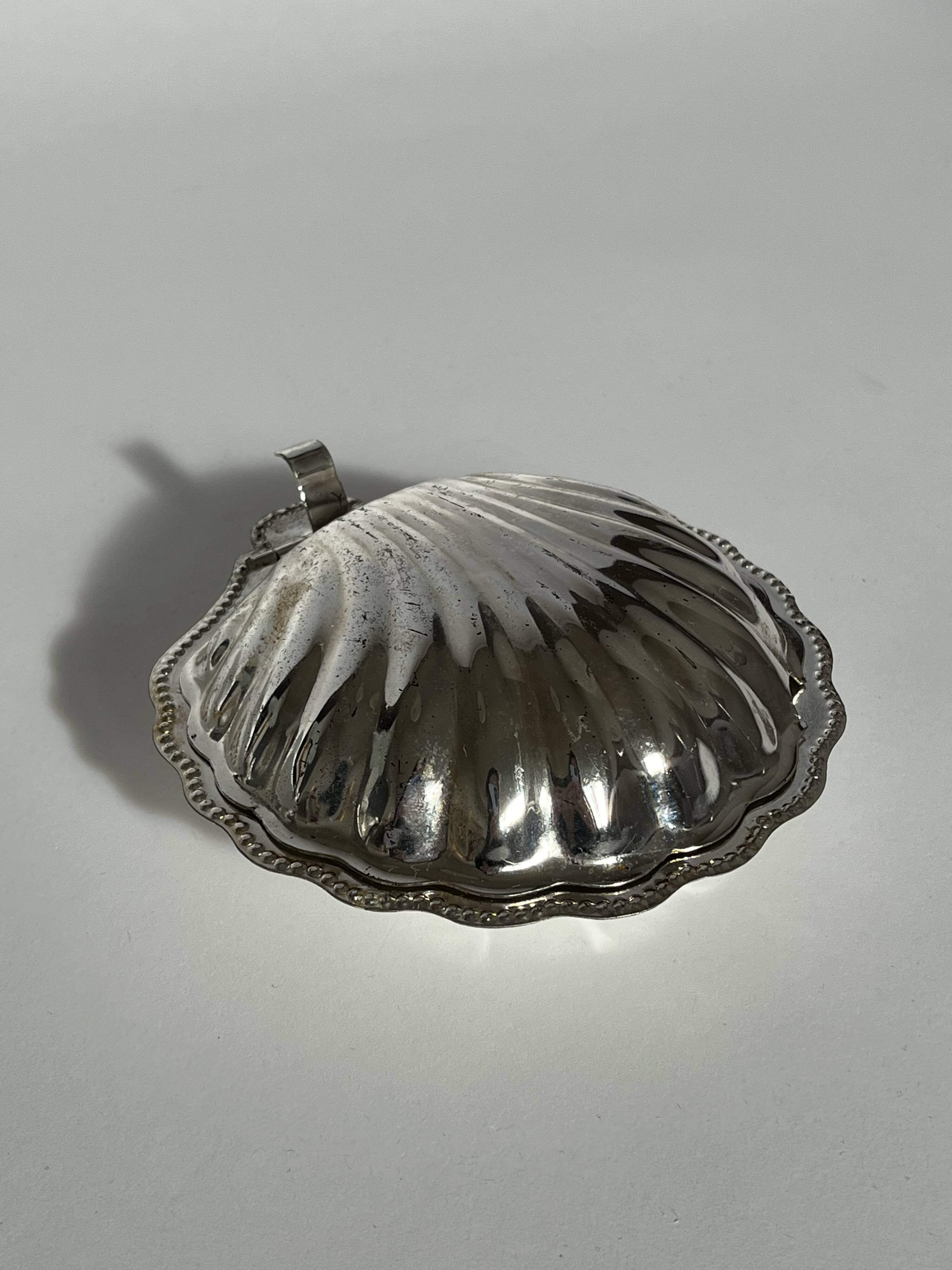 Beurrier en forme de coquillage