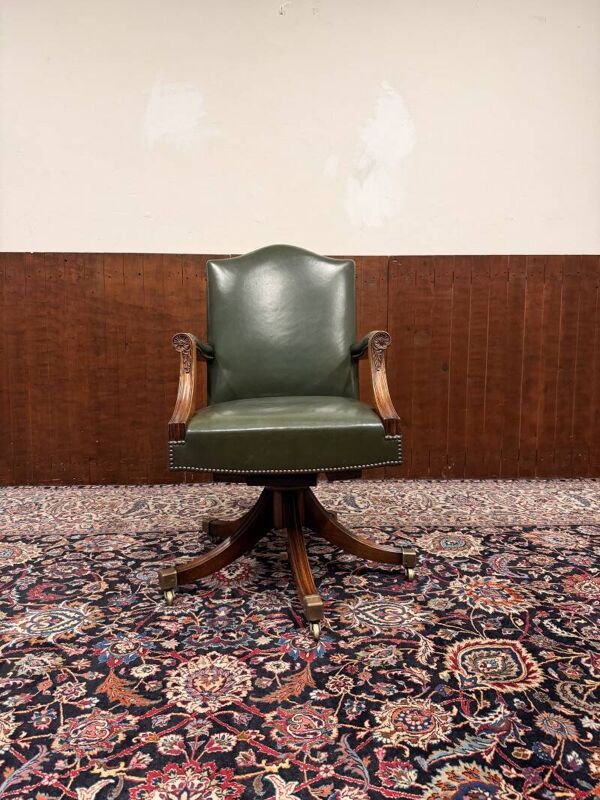 Chaise de président anglaise verte