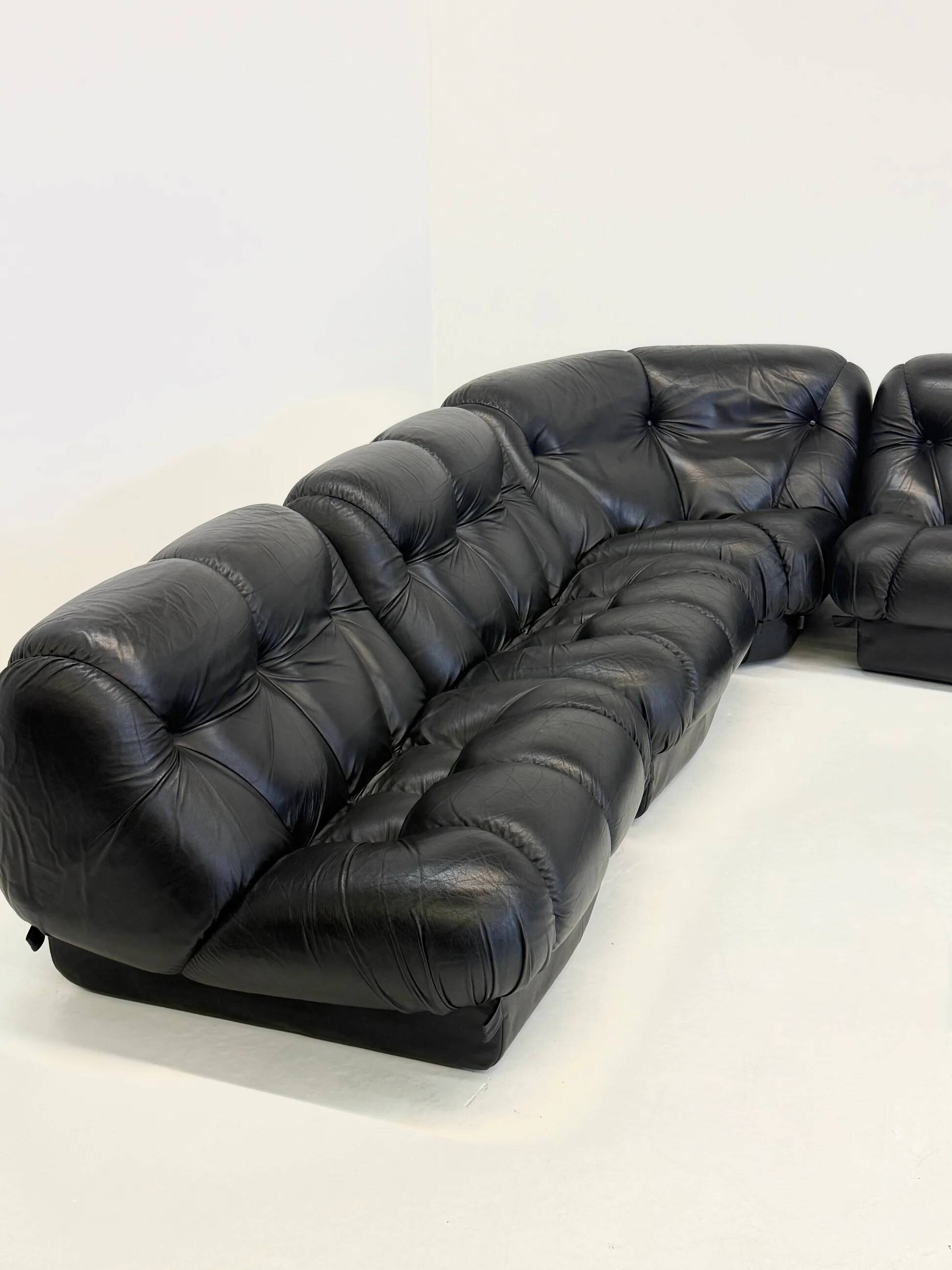 Black leather Nuvolone modular lounge sofa Rino Maturi for Mimo Padova