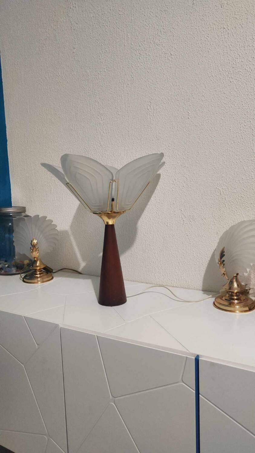 Vintage 1980s lily petal lamp