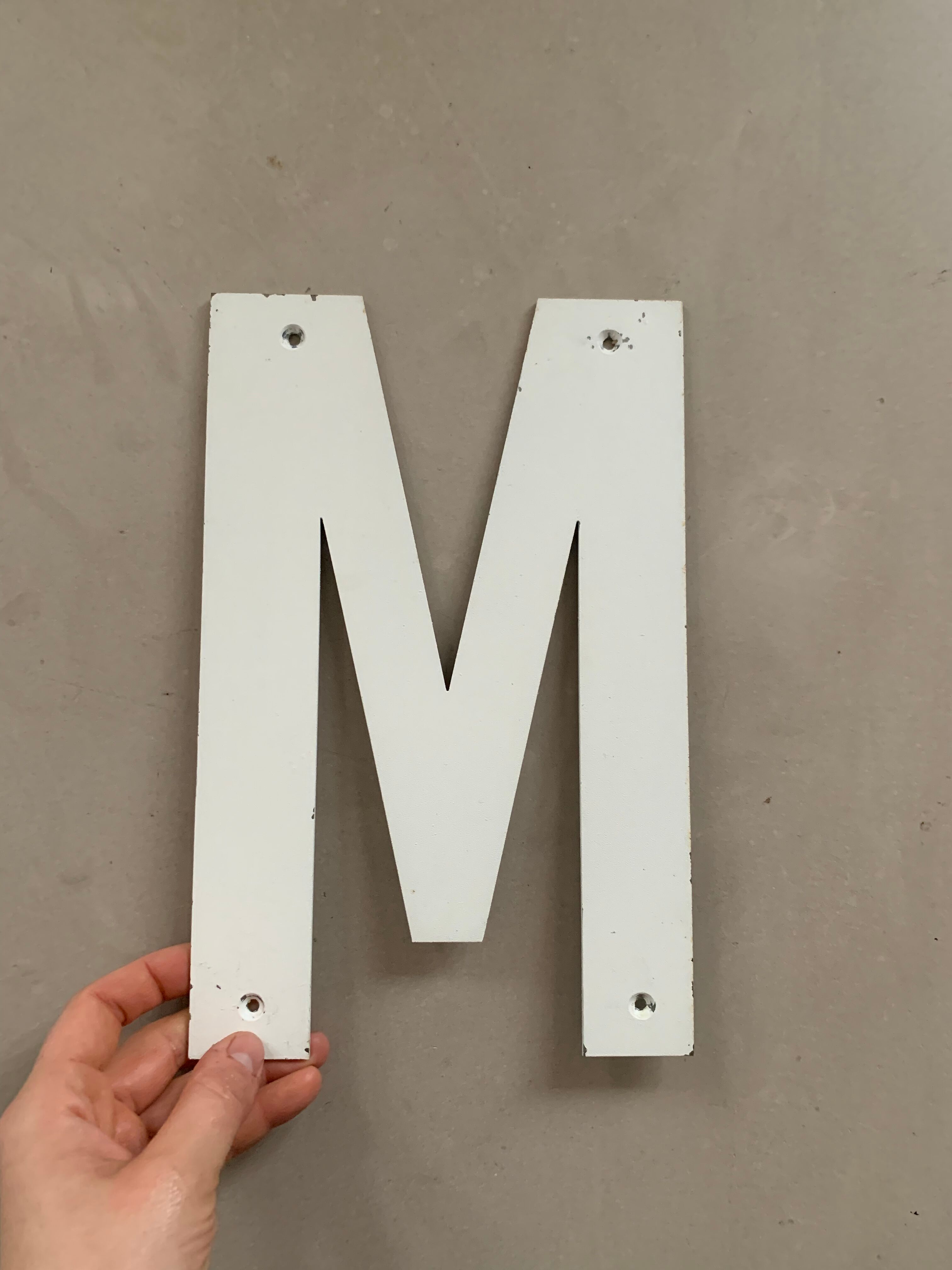Lettre d’enseigne ancienne M / 27cm