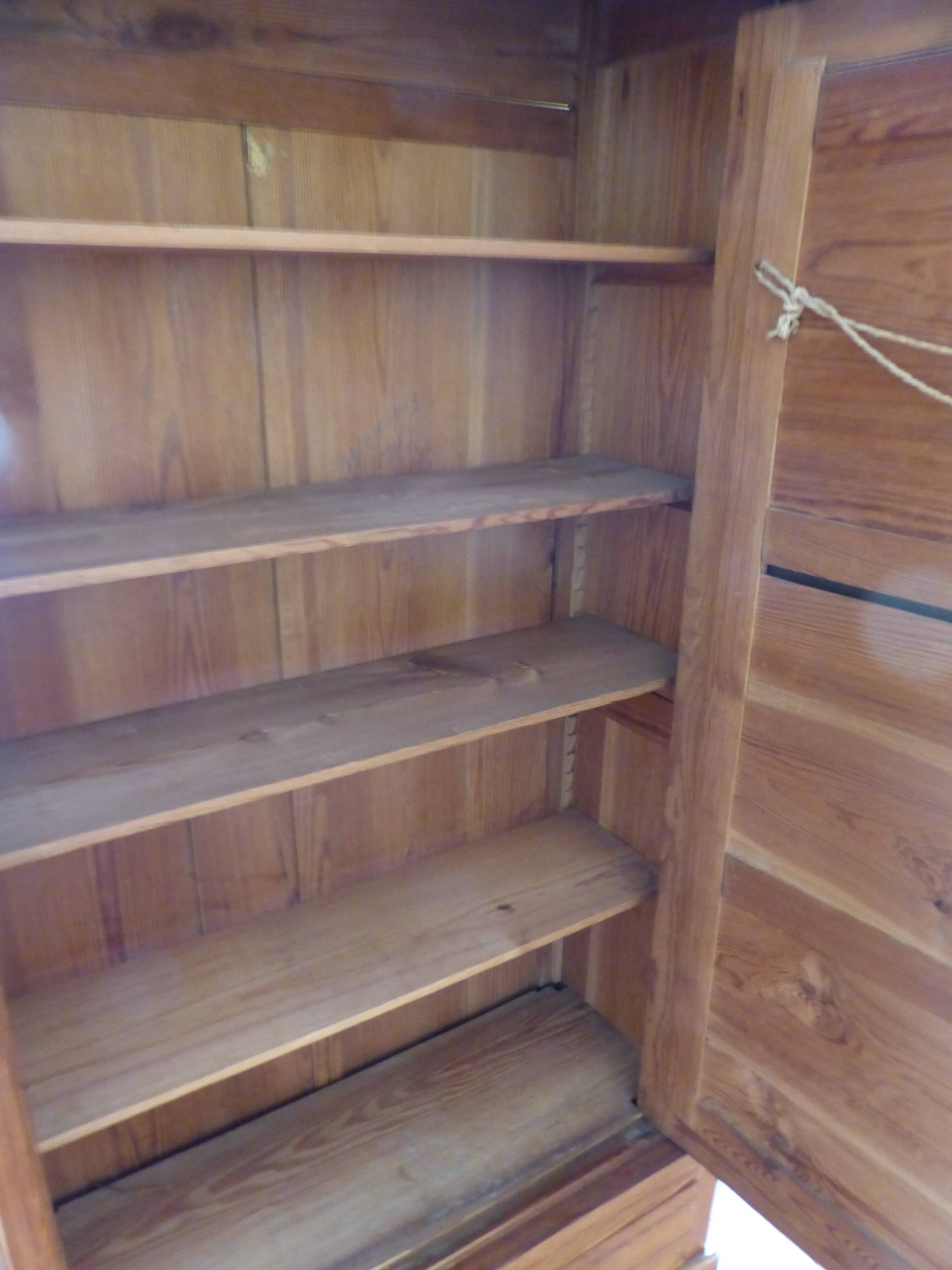 Pitch pine wood mirror bonnetiere