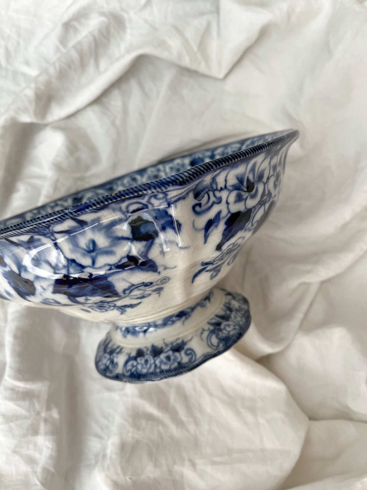 Flora pedestal bowl/salad bowl, Creil and Montereau, late 19th century
