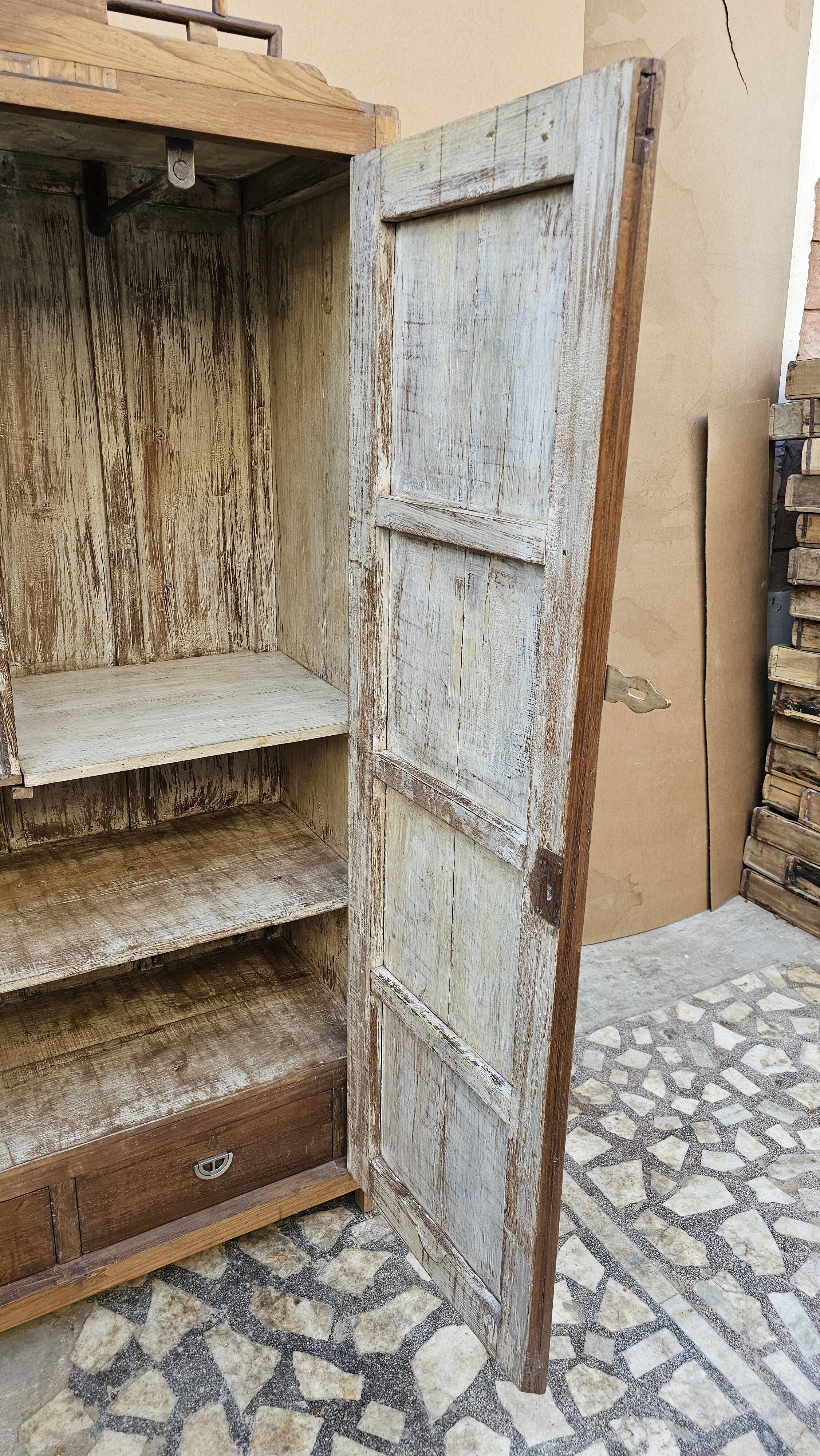 Ancienne armoire Art déco en teck birman