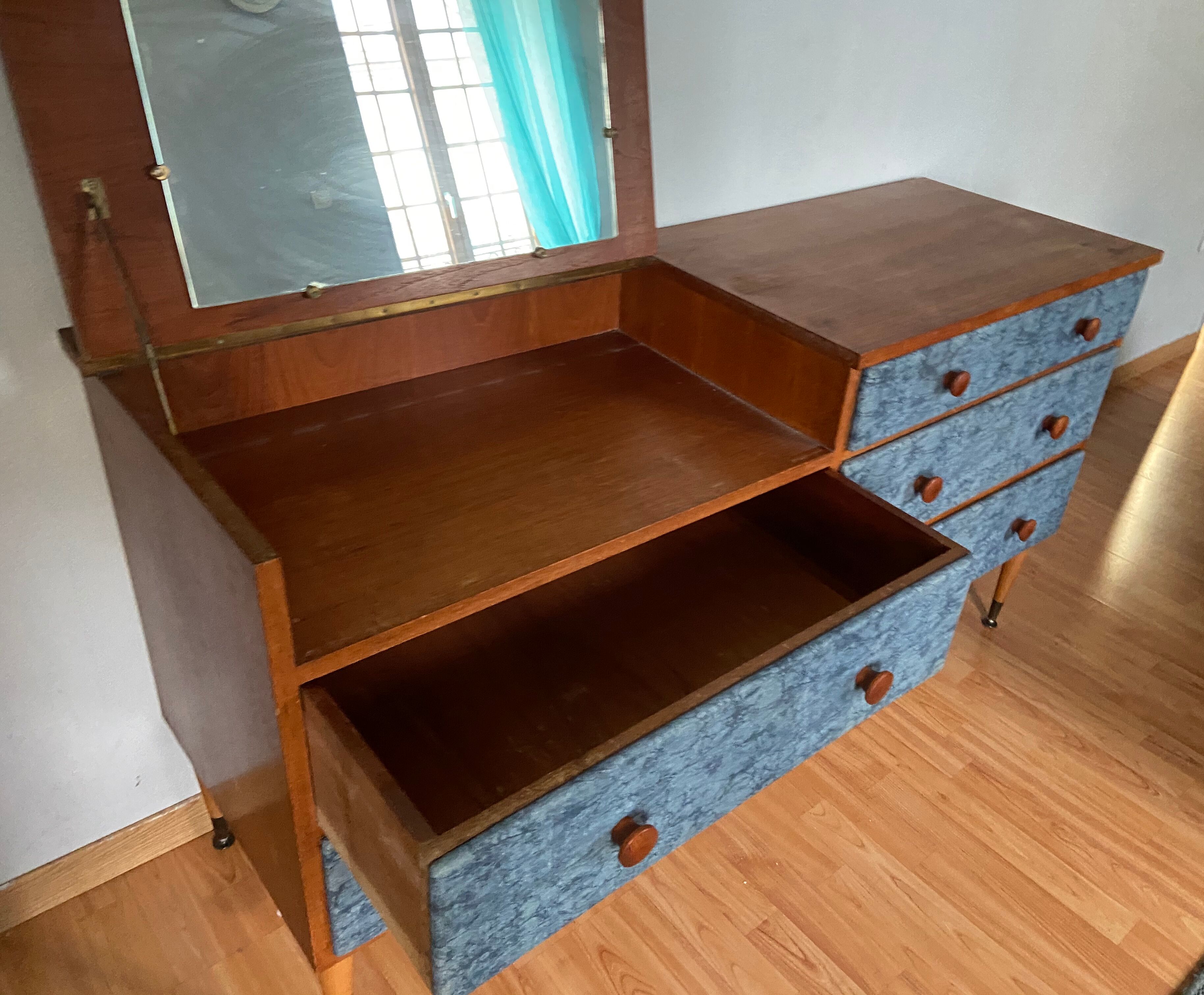 Vintage hairdresser/dresser