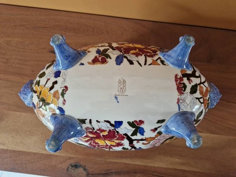 Important ceramic planter from Gien, Peonies model, 1980.