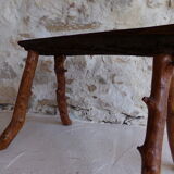 Banc en bois brutaliste