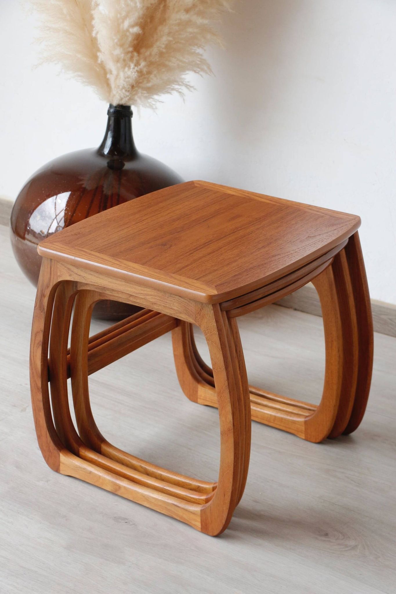 Tables gigognes en teck éditées par Nathan, années 60