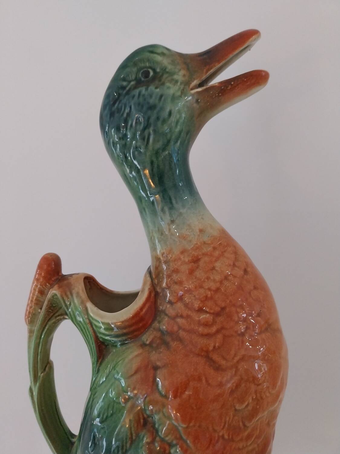 Water jug in slipware from the 1960s. Decorated with a coloured duck. Unmarked.