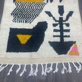 Handmade Berber rug in natural Moroccan wool, size 150 x 260 cm.