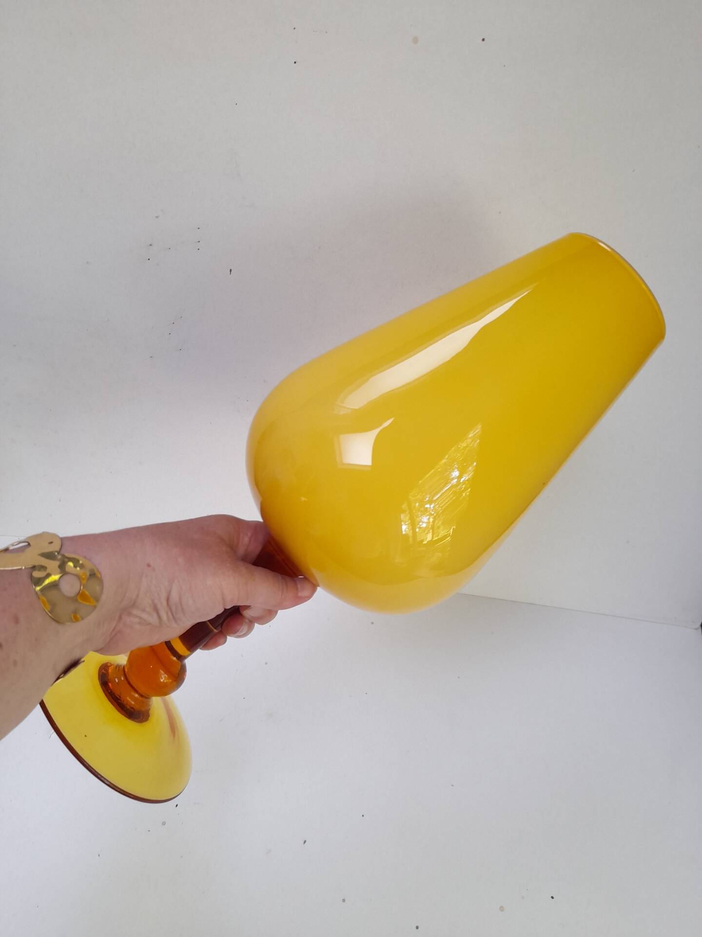 Large pedestal vase in yellow opaline
