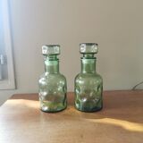 Paire de carafes en verre vert, années 70