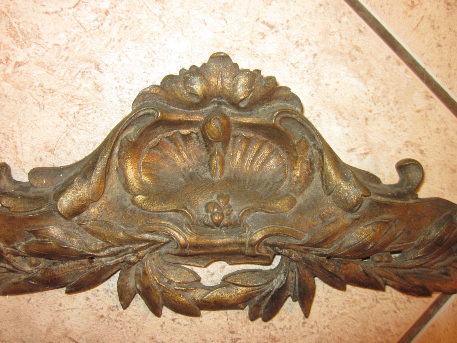 Former fronton in bronze