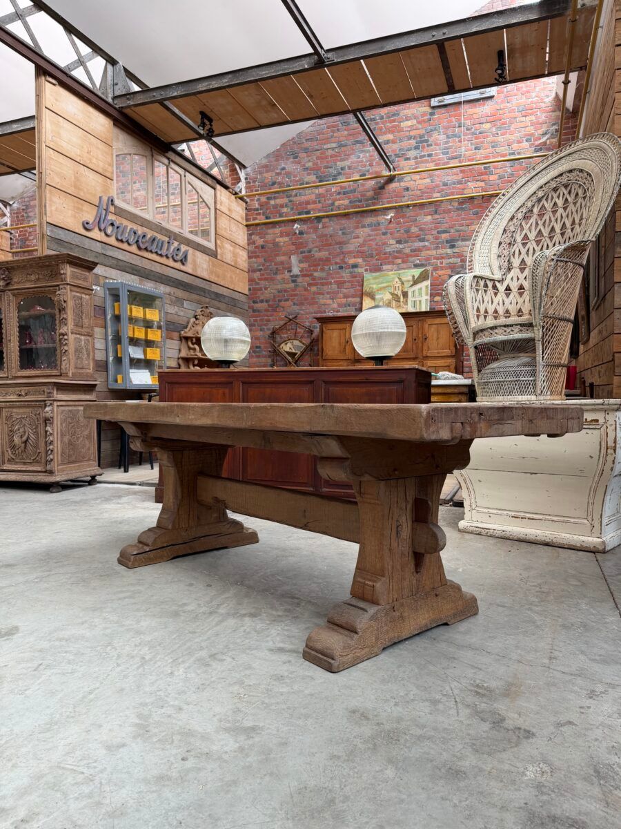 Table de type monastère en chêne