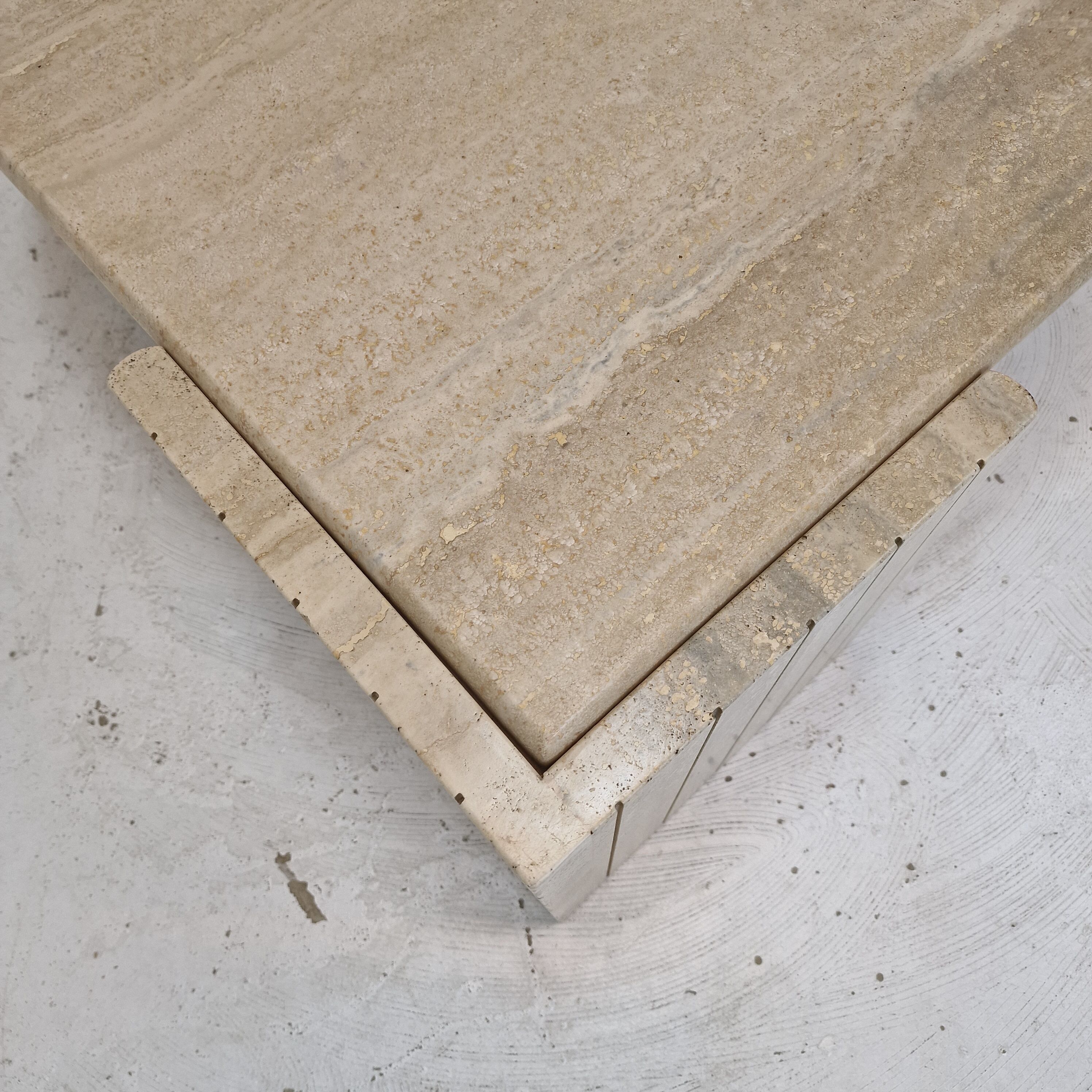Italian Coffee Table in Travertine, 1980s