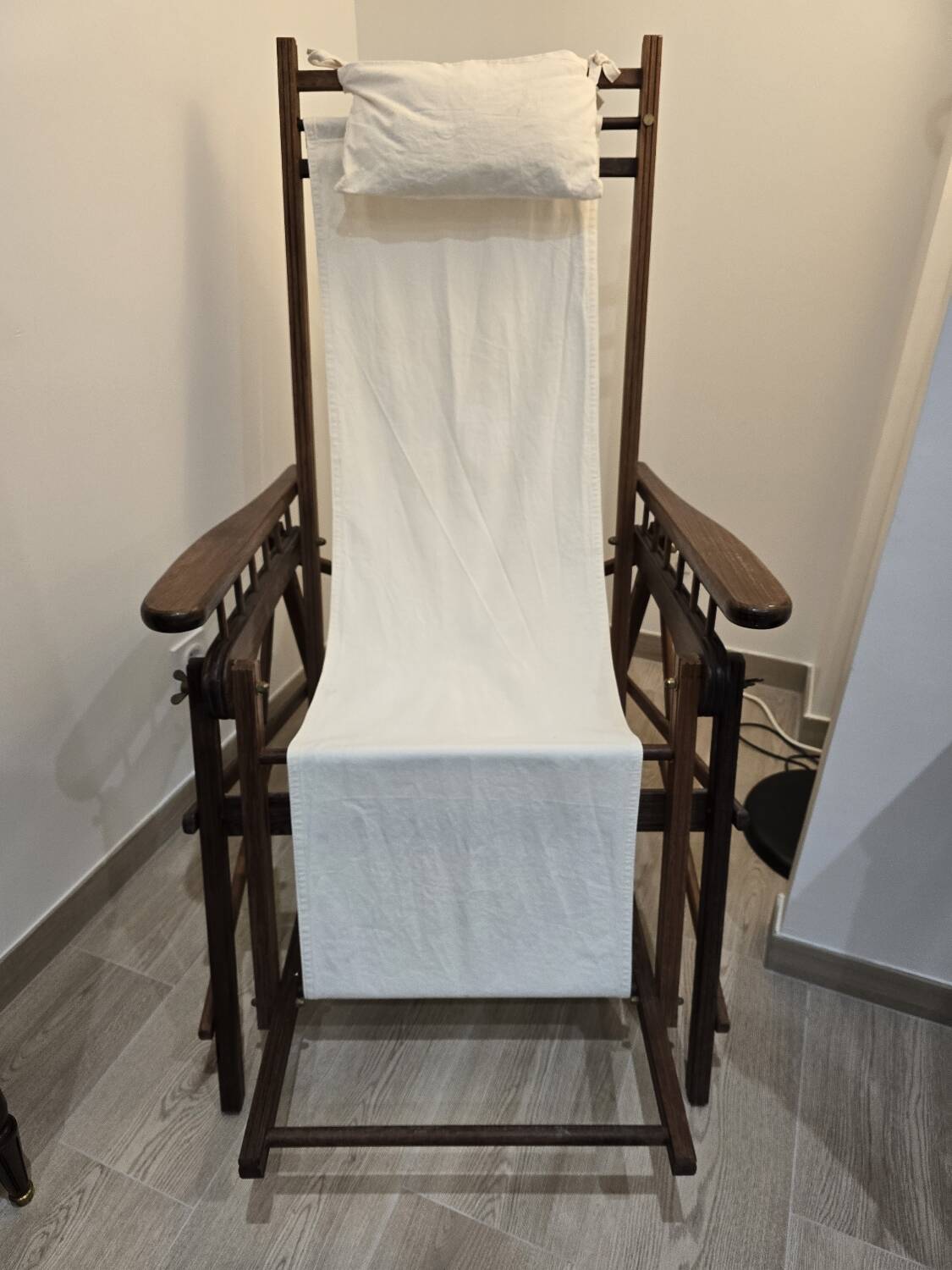 Vintage lounge chair