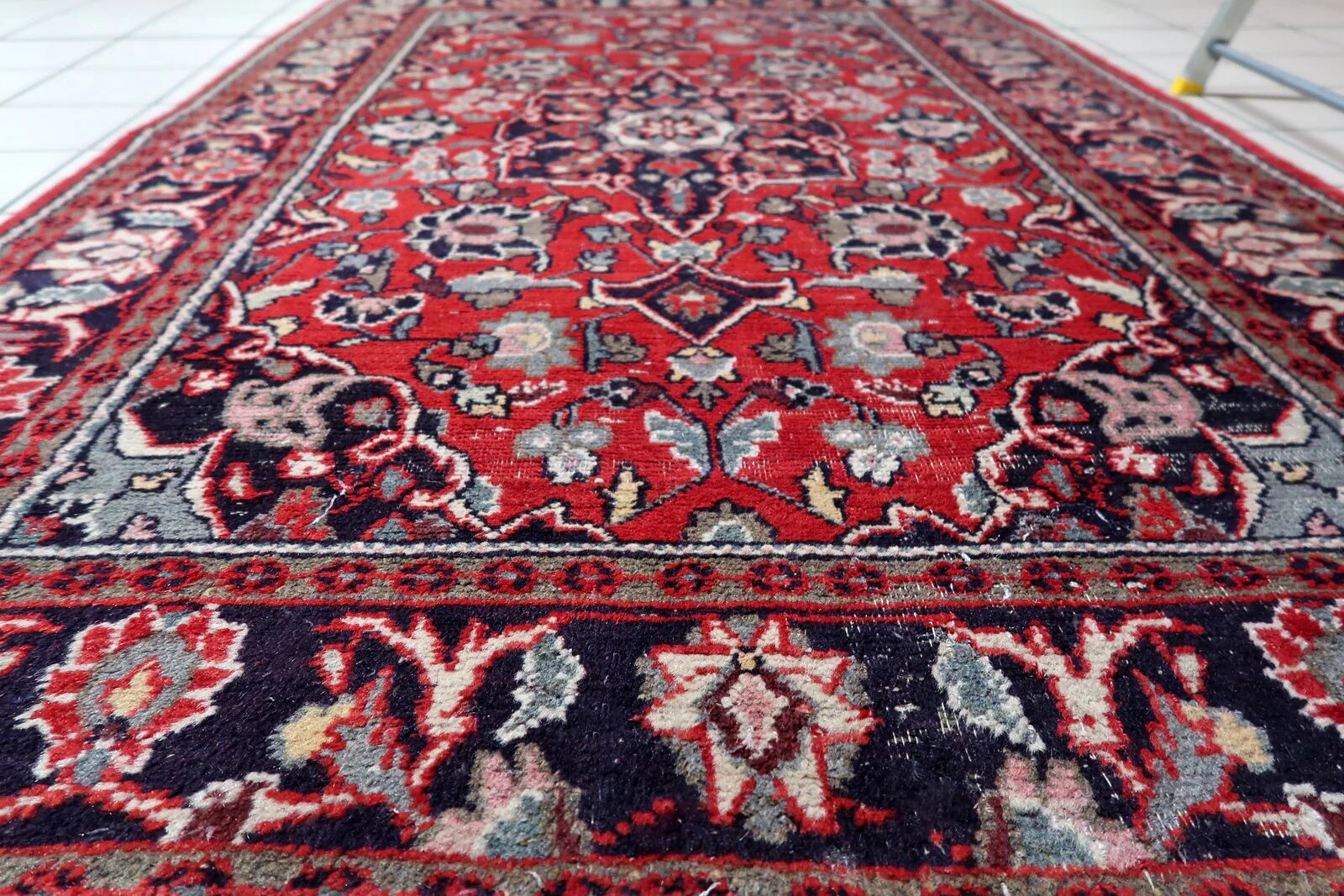Handmade vintage Persian Hamadan rug 132cm x 196cm, 1950s