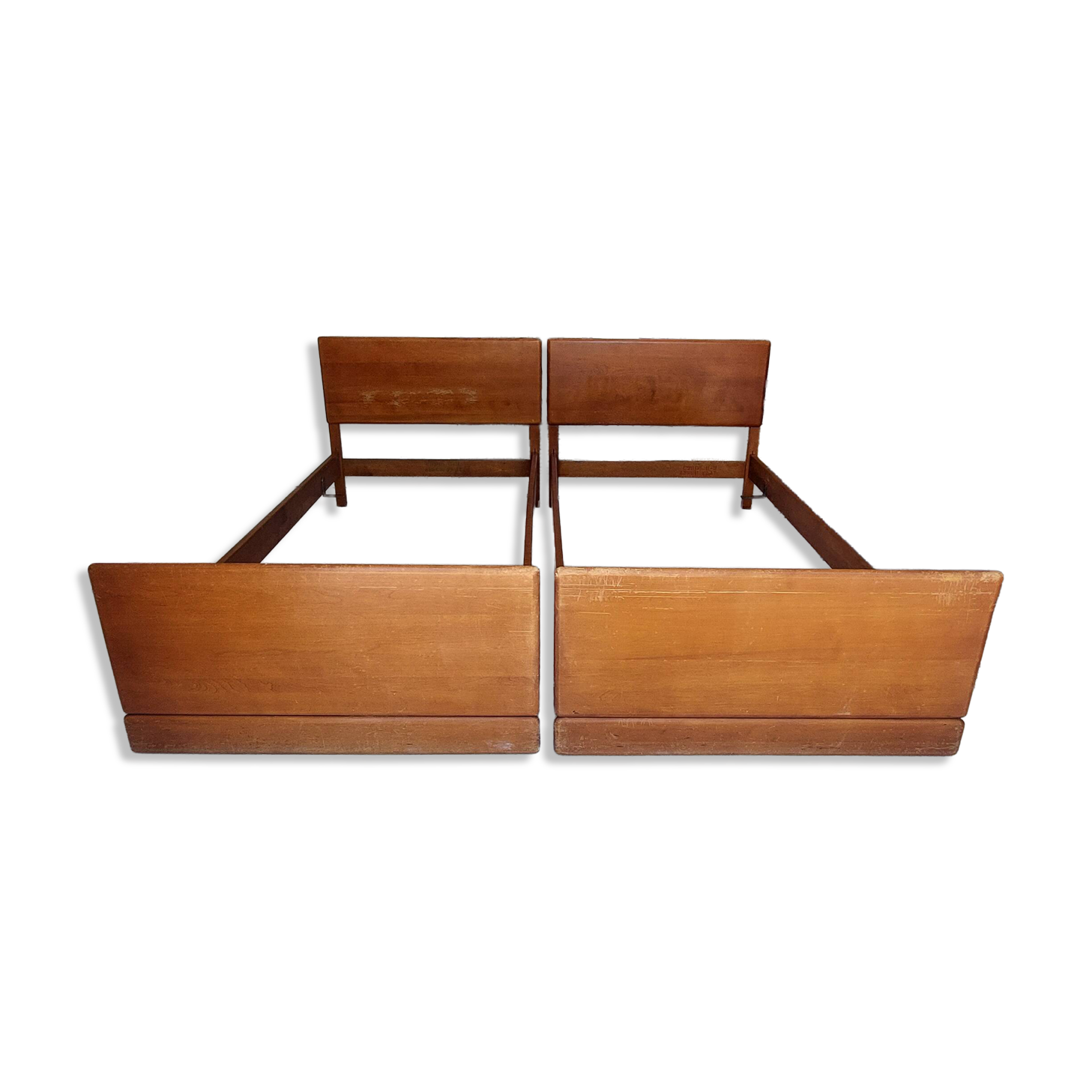 American twin beds in Shaker style from the early 20th century.