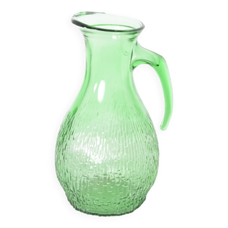 Carafe en verre vert